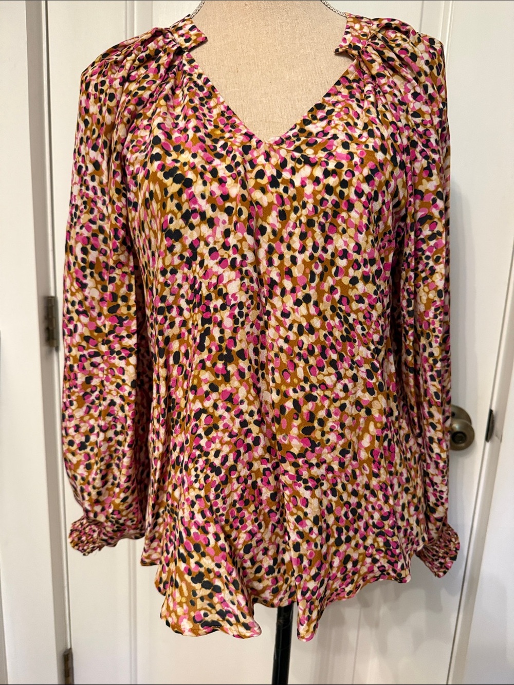 HALE BOB TOP BLOUSE V-NECK TUNIC BLACK BROWN PINK WHITE SILK LONG SLEEVE SIZE S